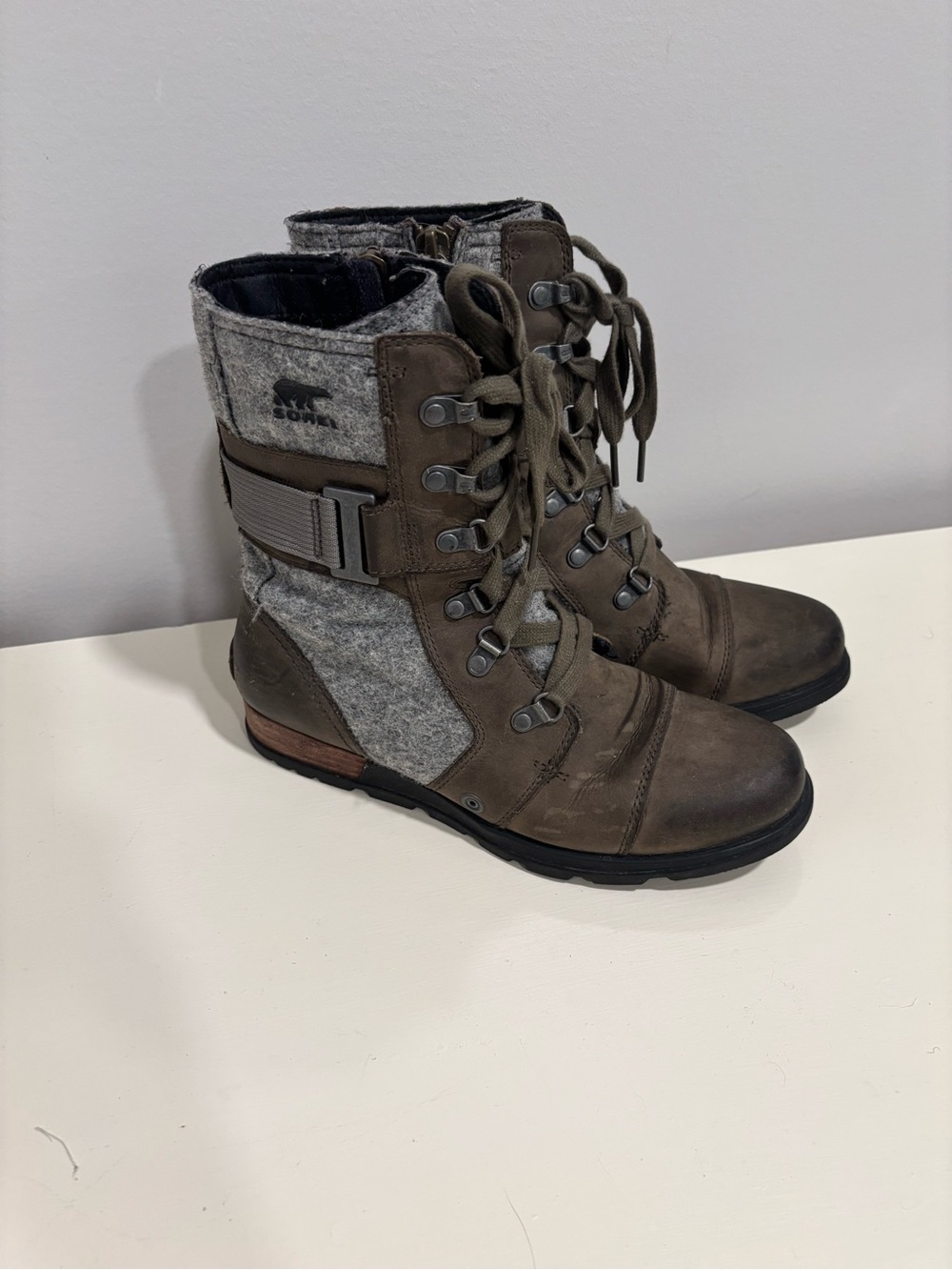 Sorel Major Carly Boots in army green/gray
